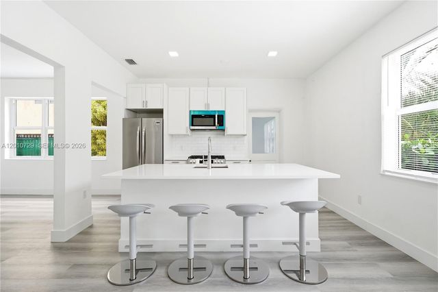 340 NE 125th St, North Miami, FL 33161