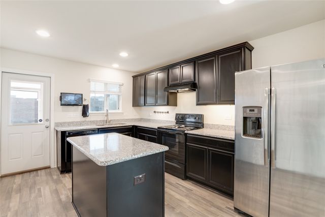 1420 Waggoner Drive, Aubrey, TX 76227