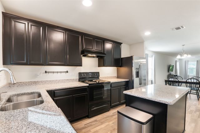 1420 Waggoner Drive, Aubrey, TX 76227