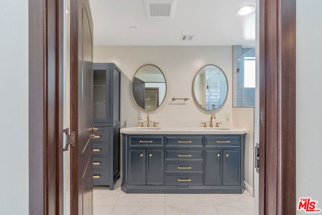 11218 Camarillo Street 305, North Hollywood, CA 91602