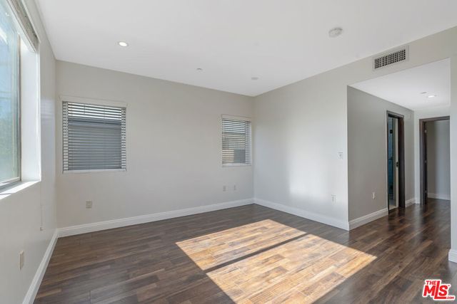 11218 Camarillo Street 305, North Hollywood, CA 91602