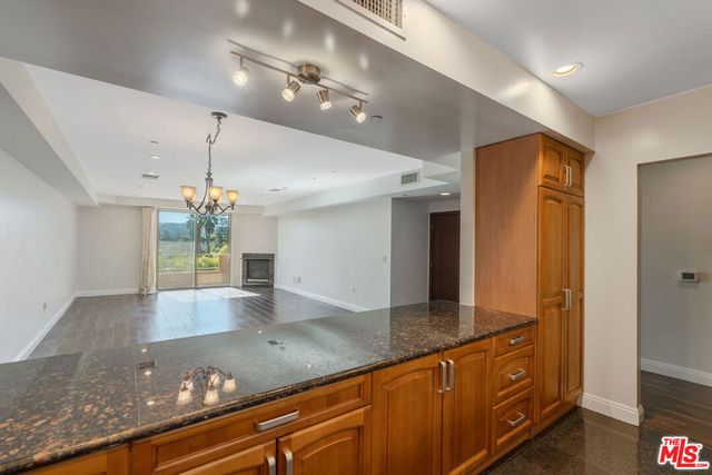 11218 Camarillo Street 305, North Hollywood, CA 91602