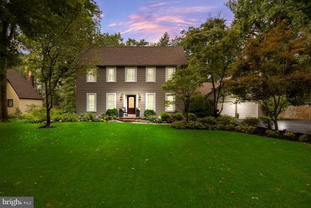 114 LAUREL LN, Mt Laurel, NJ 08054