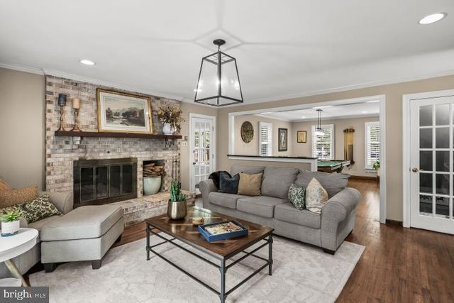 114 LAUREL LN, Mt Laurel, NJ 08054