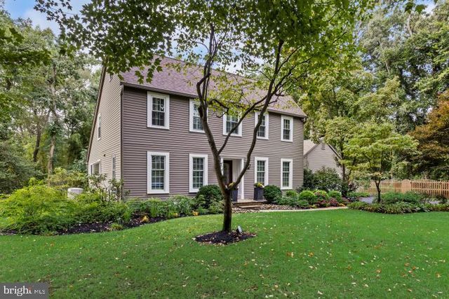 114 LAUREL LN, Mt Laurel, NJ 08054
