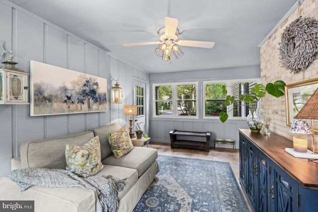 114 LAUREL LN, Mt Laurel, NJ 08054