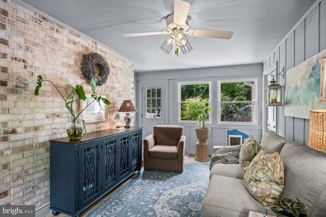114 LAUREL LN, Mt Laurel, NJ 08054