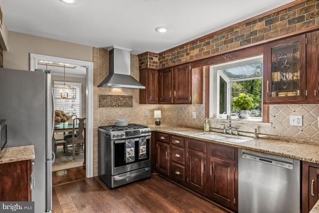114 LAUREL LN, Mt Laurel, NJ 08054