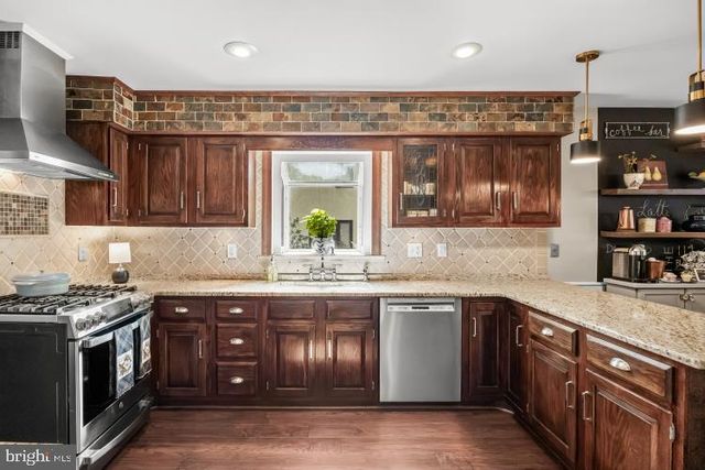 114 LAUREL LN, Mt Laurel, NJ 08054