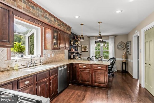 114 LAUREL LN, Mt Laurel, NJ 08054