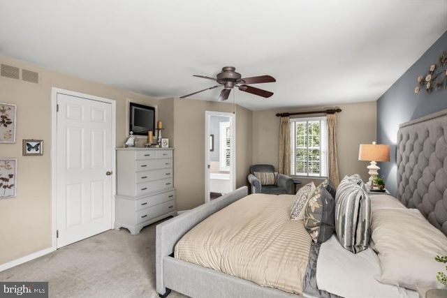 114 LAUREL LN, Mt Laurel, NJ 08054