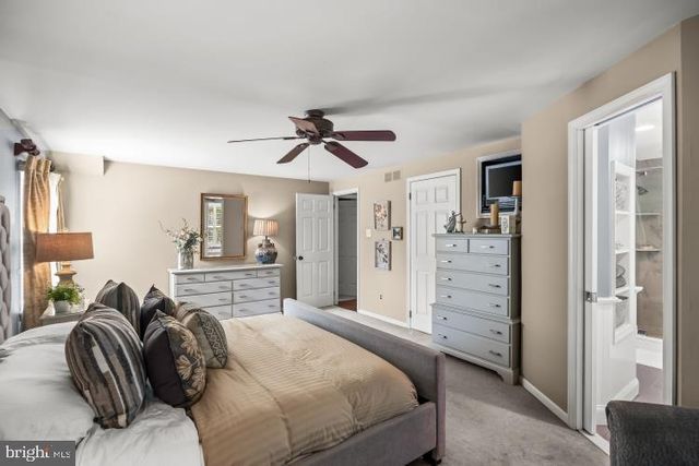 114 LAUREL LN, Mt Laurel, NJ 08054