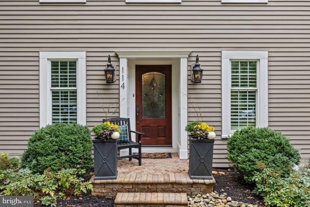 114 LAUREL LN, Mt Laurel, NJ 08054