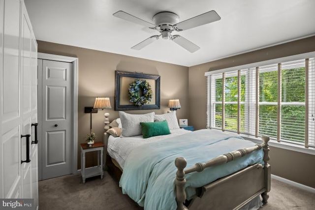 114 LAUREL LN, Mt Laurel, NJ 08054