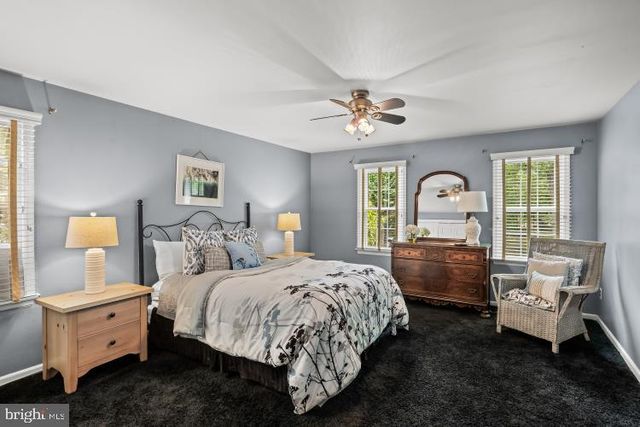114 LAUREL LN, Mt Laurel, NJ 08054