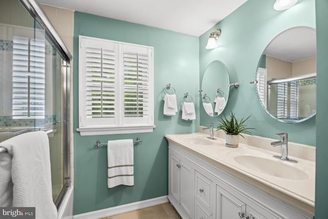 114 LAUREL LN, Mt Laurel, NJ 08054
