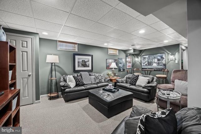 114 LAUREL LN, Mt Laurel, NJ 08054