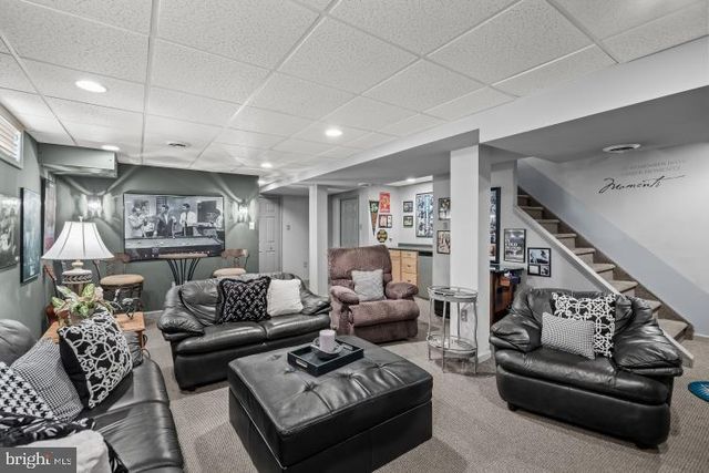 114 LAUREL LN, Mt Laurel, NJ 08054