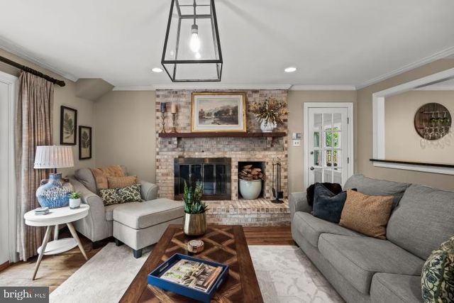 114 LAUREL LN, Mt Laurel, NJ 08054