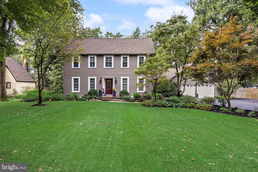 114 LAUREL LN, Mt Laurel, NJ 08054
