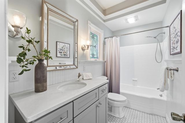 3767 Hyde Park Avenue, Cincinnati, OH 45209