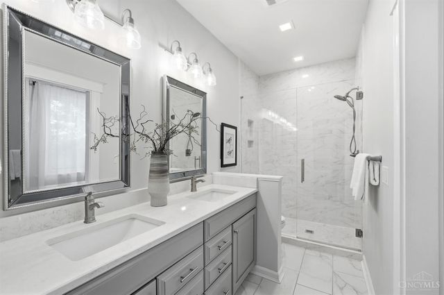 3767 Hyde Park Avenue, Cincinnati, OH 45209
