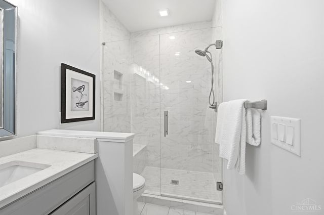 3767 Hyde Park Avenue, Cincinnati, OH 45209