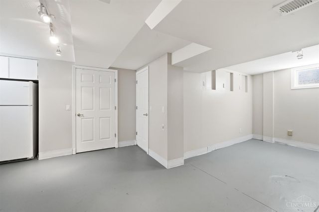 3767 Hyde Park Avenue, Cincinnati, OH 45209