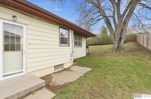 807 N 5th Street, Bellevue, NE 68005