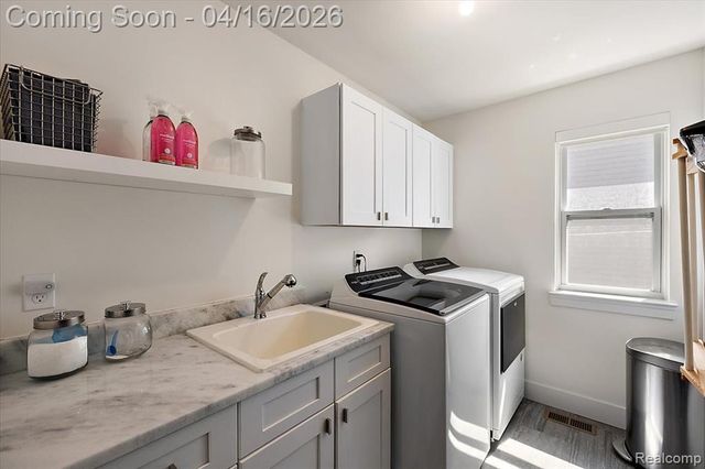 3592 Oakshire Avenue, Berkley, MI 48072