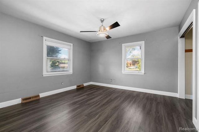 26980 James Avenue, Flat Rock, MI 48134