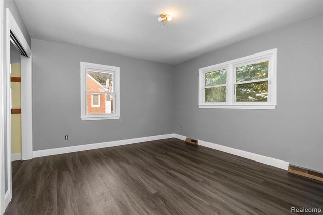 26980 James Avenue, Flat Rock, MI 48134