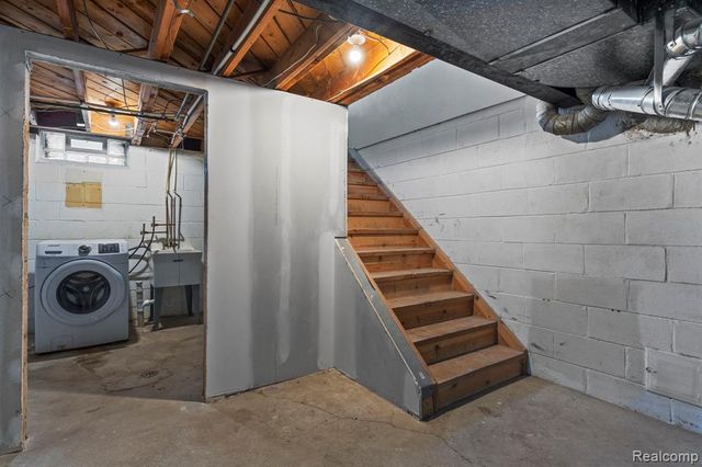 26980 James Avenue, Flat Rock, MI 48134