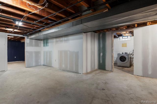 26980 James Avenue, Flat Rock, MI 48134