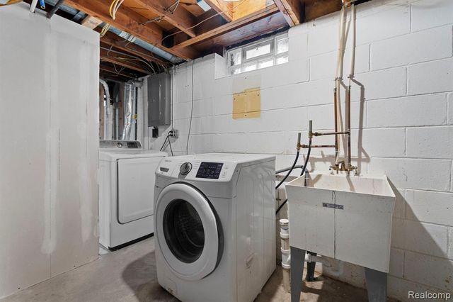 26980 James Avenue, Flat Rock, MI 48134