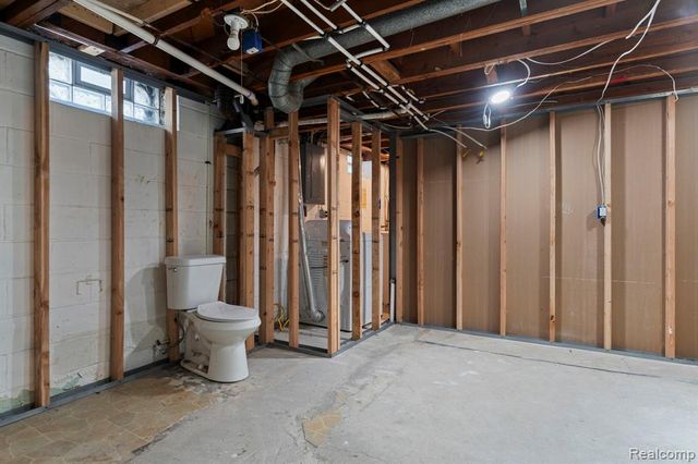 26980 James Avenue, Flat Rock, MI 48134