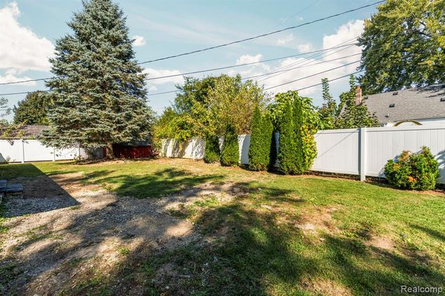 26980 James Avenue, Flat Rock, MI 48134