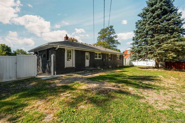 26980 James Avenue, Flat Rock, MI 48134