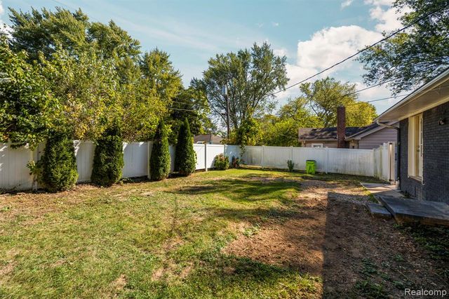 26980 James Avenue, Flat Rock, MI 48134