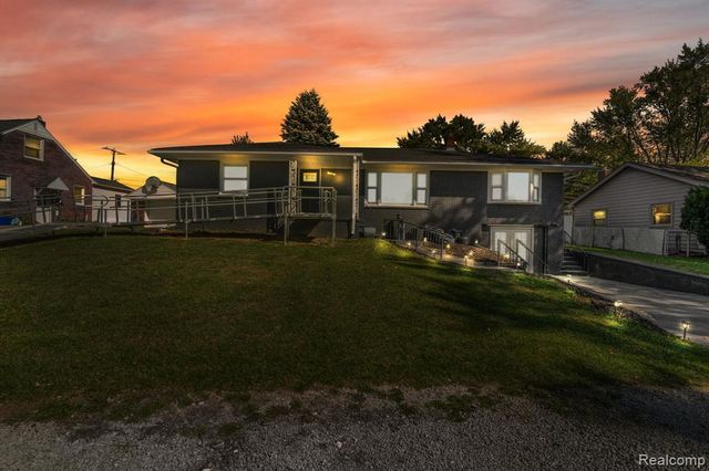 26980 James Avenue, Flat Rock, MI 48134