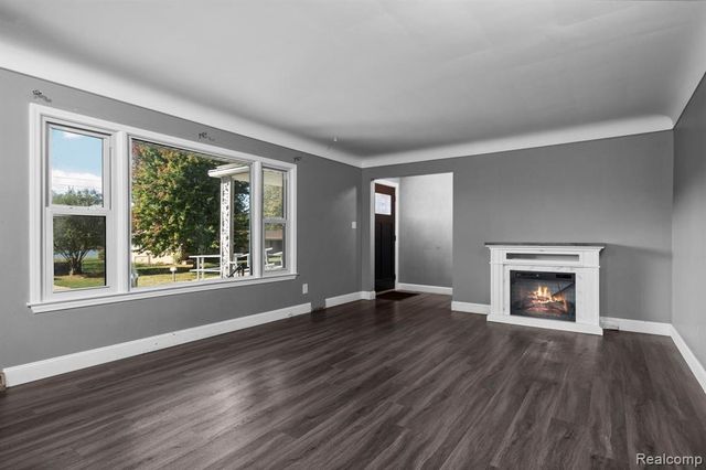 26980 James Avenue, Flat Rock, MI 48134