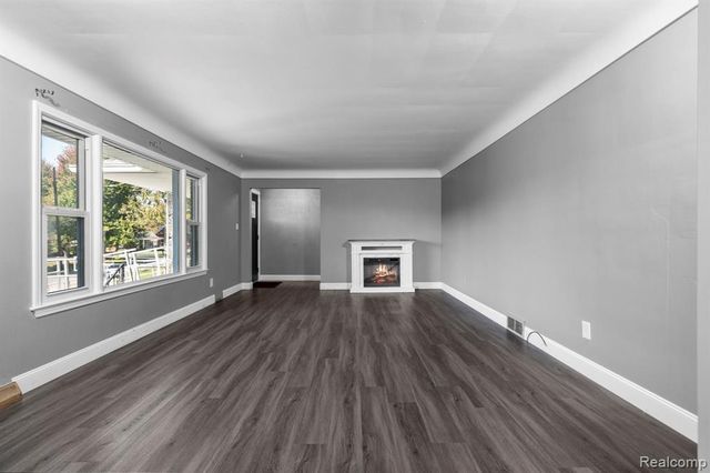 26980 James Avenue, Flat Rock, MI 48134