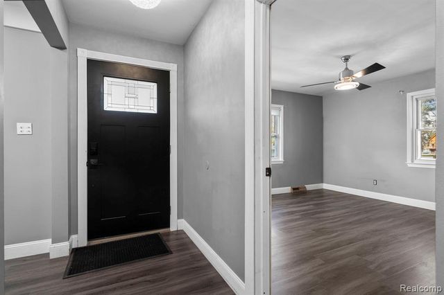 26980 James Avenue, Flat Rock, MI 48134