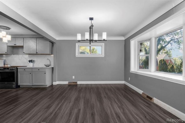 26980 James Avenue, Flat Rock, MI 48134