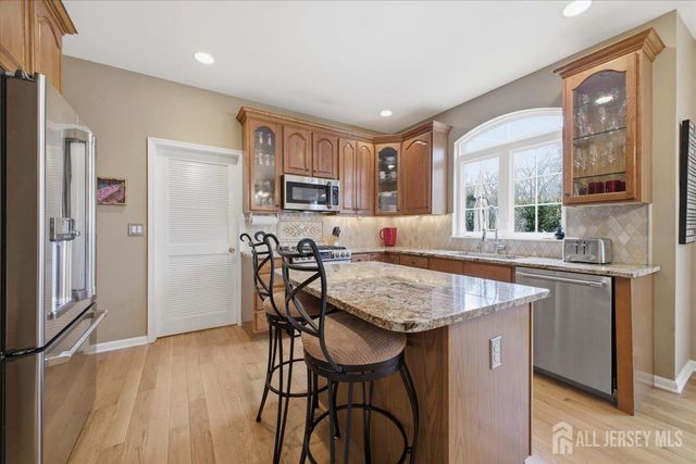 2 Picasso Court, Franklin, NJ 08873