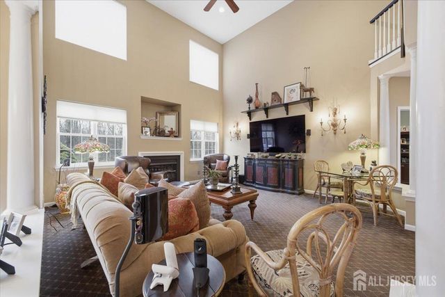 2 Picasso Court, Franklin, NJ 08873