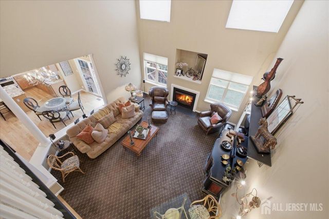 2 Picasso Court, Franklin, NJ 08873