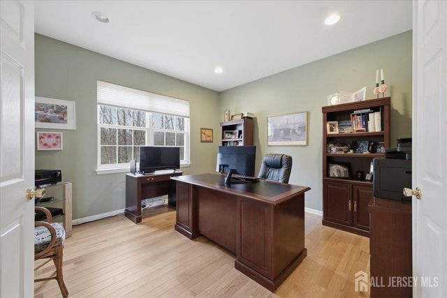 2 Picasso Court, Franklin, NJ 08873