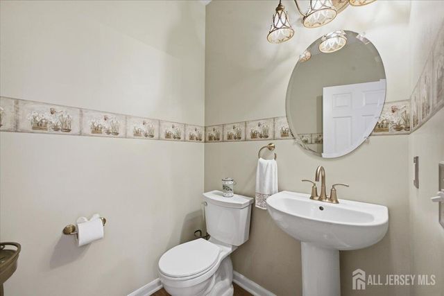 2 Picasso Court, Franklin, NJ 08873