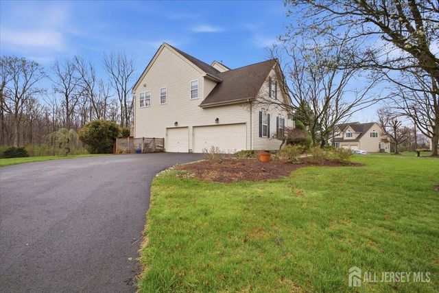 2 Picasso Court, Franklin, NJ 08873